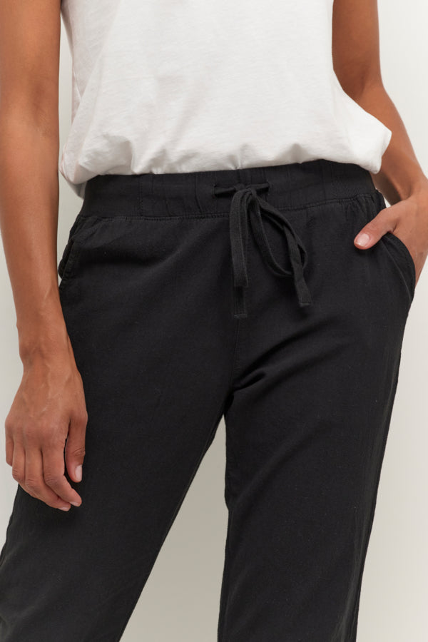 Naya Capri - Black