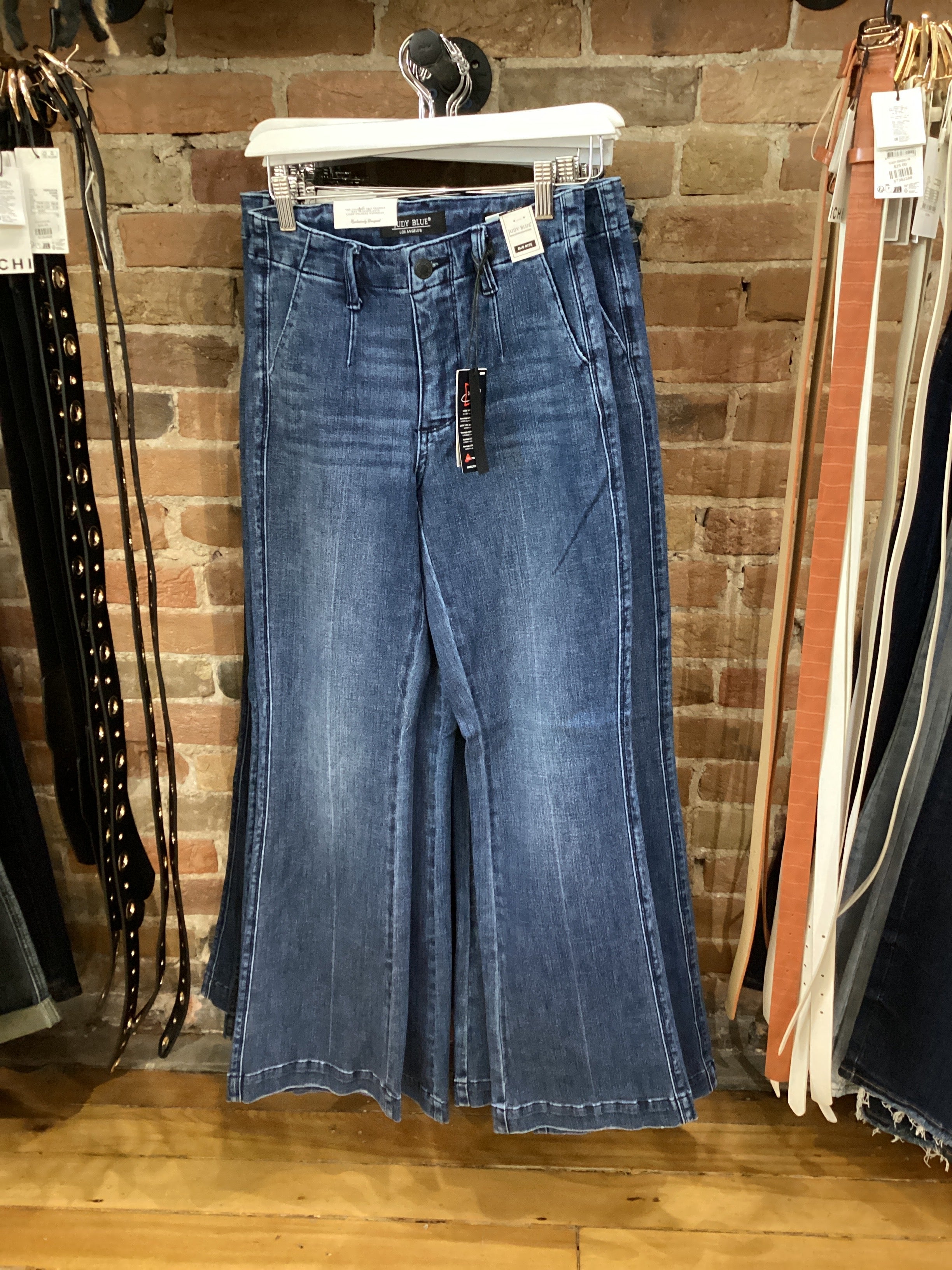 Judy Bootcut with Welt Pockets