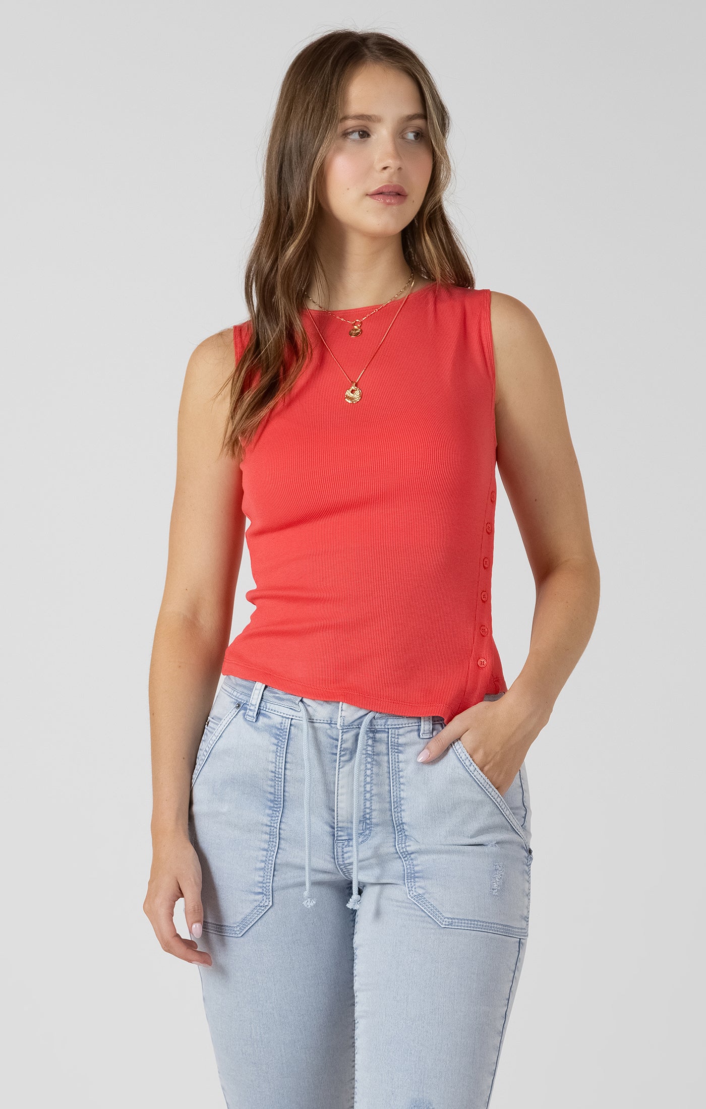 ASYMMETRICAL BUTTON DETAIL TANK