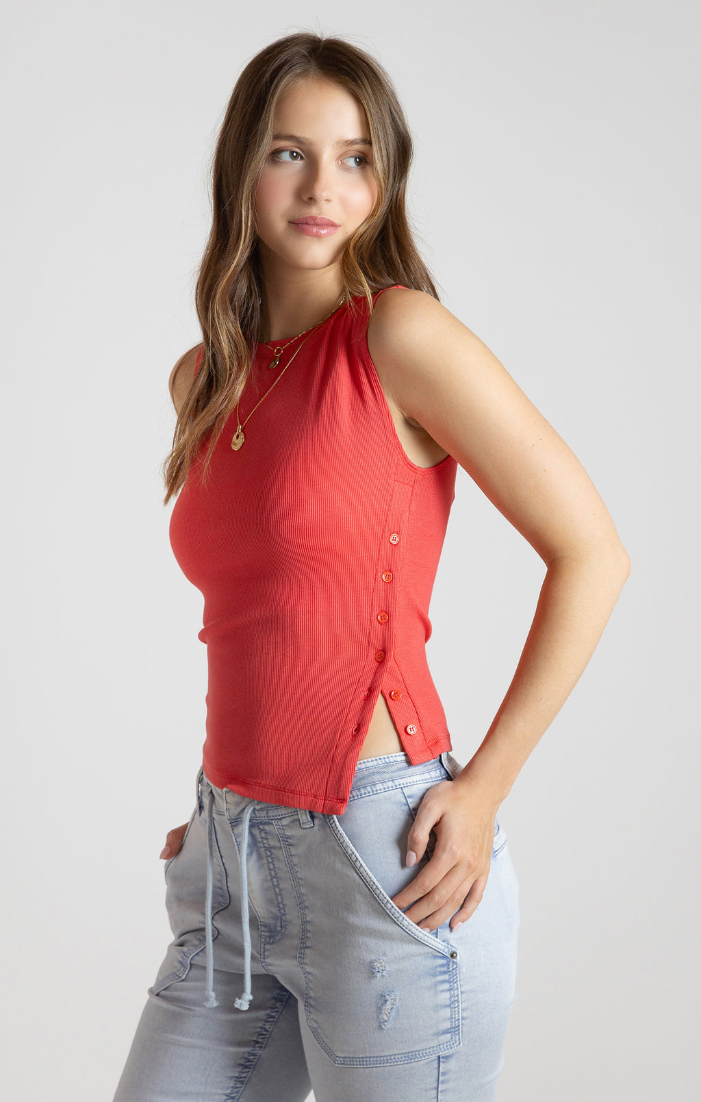 ASYMMETRICAL BUTTON DETAIL TANK